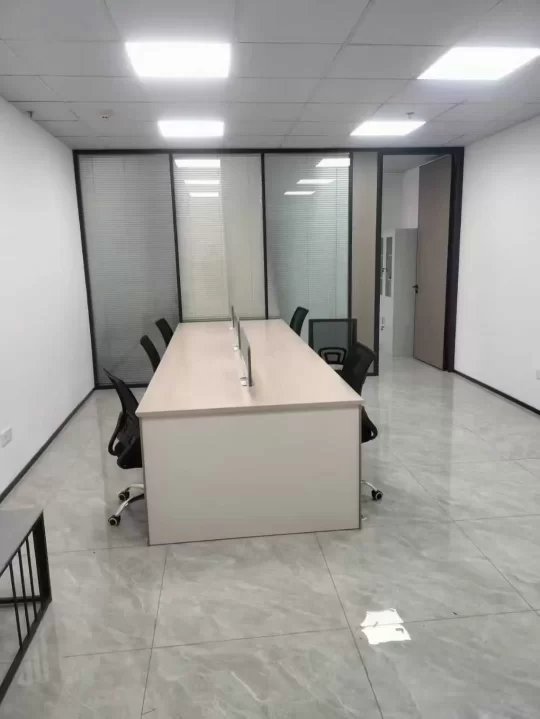 南部商务区地铁口 广博丽景大厦80平 朝南 精装带全套办公家具