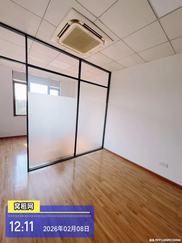 鄞州格兰晴天小区东面和悦科技大厦43.6平米朝南办公室出租2500元