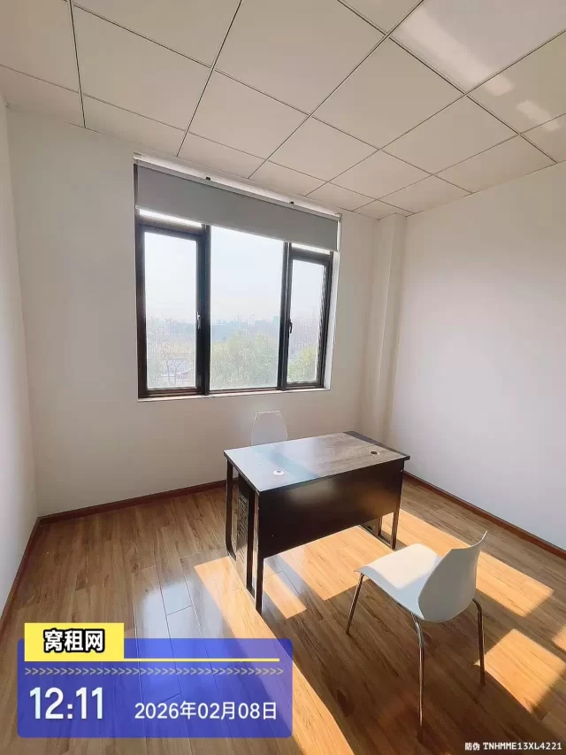 鄞州格兰晴天小区东面和悦科技大厦43.6平米朝南办公室出租2500元