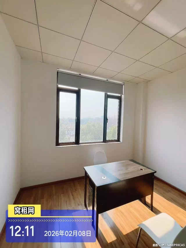 鄞州格兰晴天小区东面和悦科技大厦43.6平米朝南办公室出租2500元