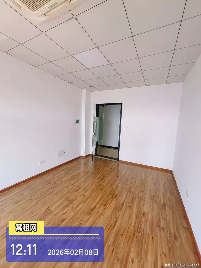 鄞州格兰晴天小区东面和悦科技大厦43.6平米朝南办公室出租2500元