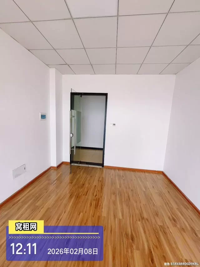 鄞州格兰晴天小区东面和悦科技大厦43.6平米朝南办公室出租2500元