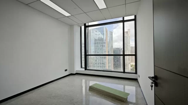 南部商务区地铁口100米大海大厦面积 220 平 3 隔间，双面落地窗写字楼出租