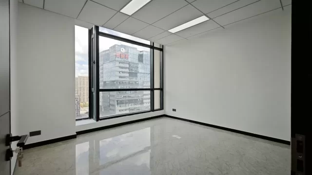 南部商务区地铁口100米大海大厦面积 220 平 3 隔间，双面落地窗写字楼出租