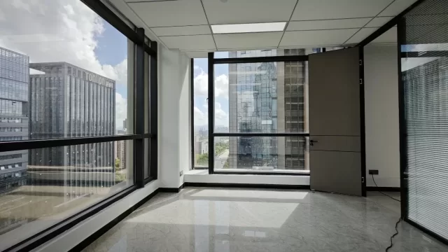 南部商务区地铁口100米大海大厦面积 220 平 3 隔间，双面落地窗写字楼出租