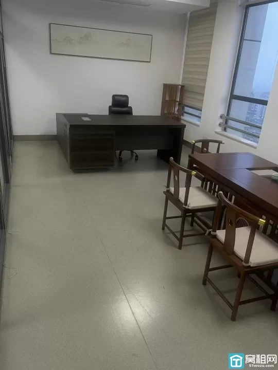 宁波梁祝地铁站万科印象城附近甲级写字楼高桥商会大厦140平 精装 两面采光，带隔间 带家具出租