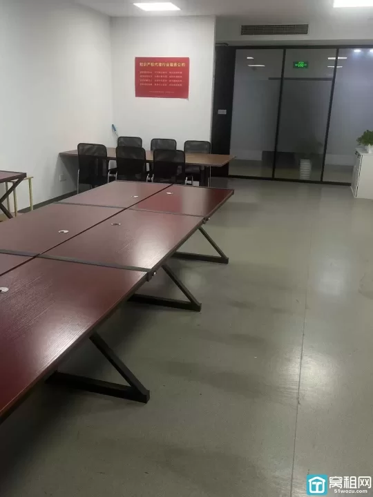 宁波梁祝地铁站万科印象城附近甲级写字楼高桥商会大厦140平 精装 两面采光，带隔间 带家具出租