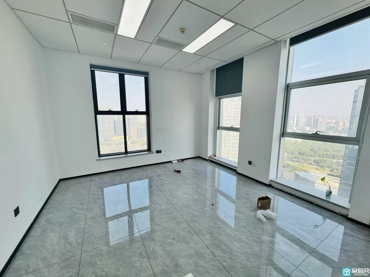 宁波高新区翡翠湾附近涌金大厦118平东南北三朝向，超适合做工作室