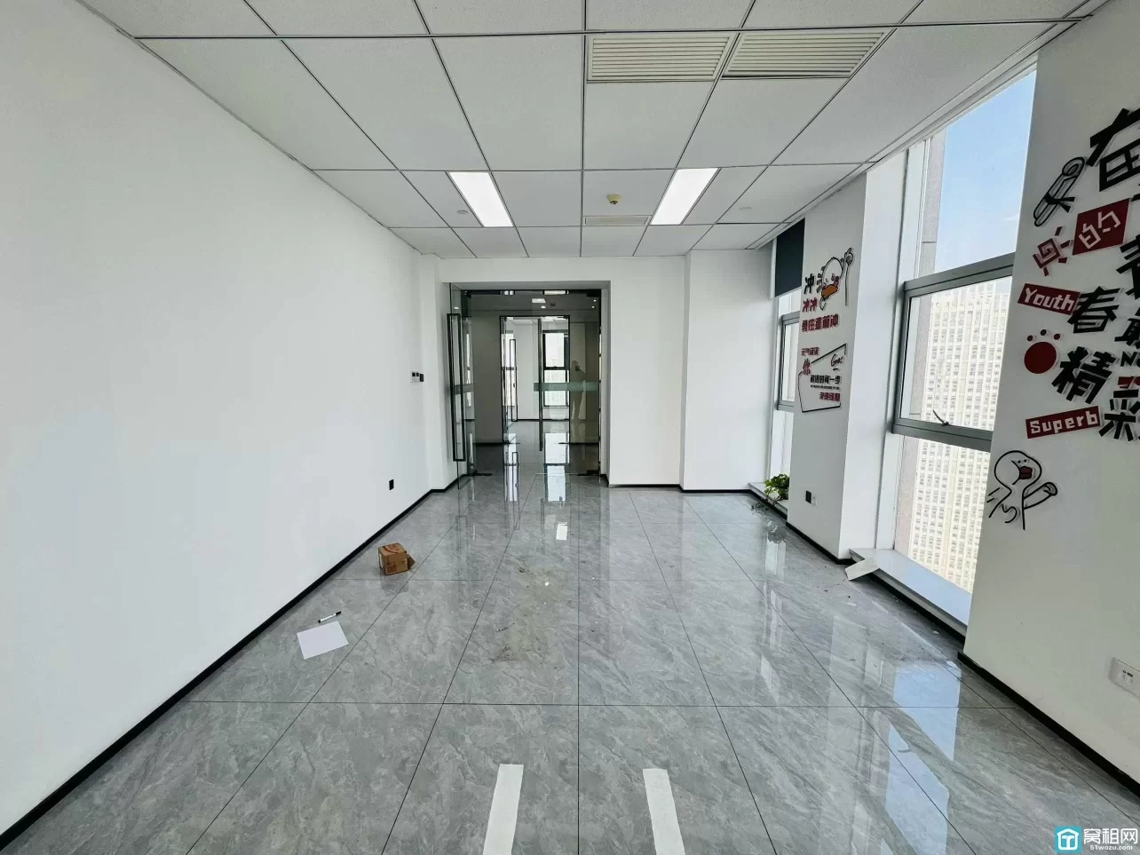 宁波高新区翡翠湾附近涌金大厦118平东南北三朝向，超适合做工作室