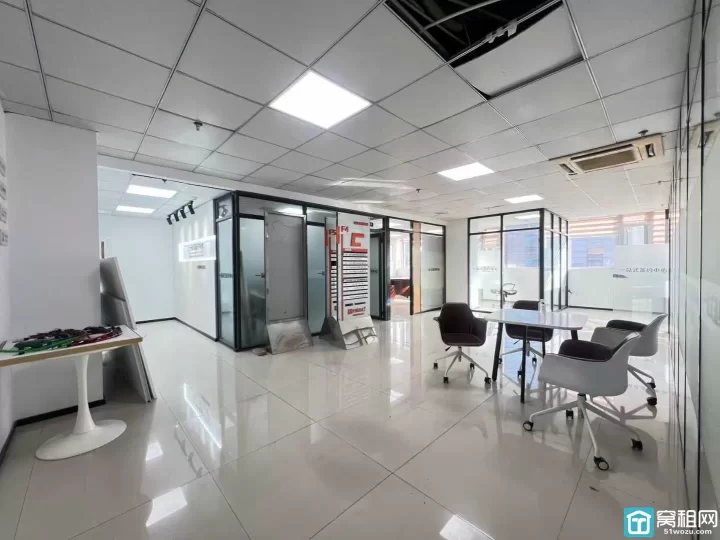 美豪大厦235平多个隔间，大气形象墙，部分家具价格优惠出租