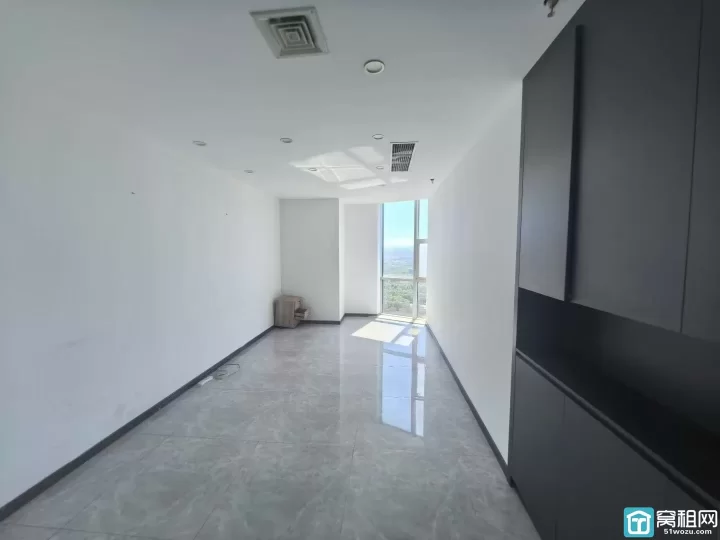 鄞州区体育游泳中心文体大厦290.4平精装修办公室出租东南边套，三隔间