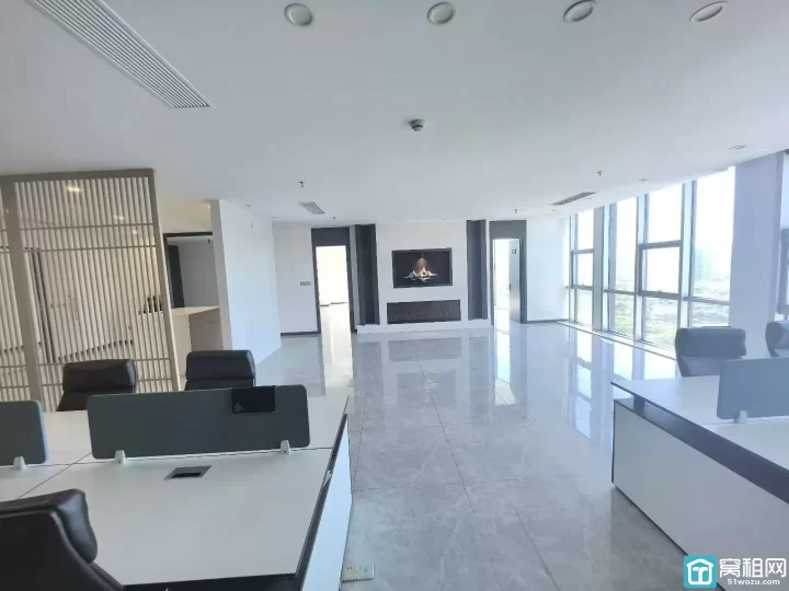 鄞州区体育游泳中心文体大厦290.4平精装修办公室出租东南边套，三隔间