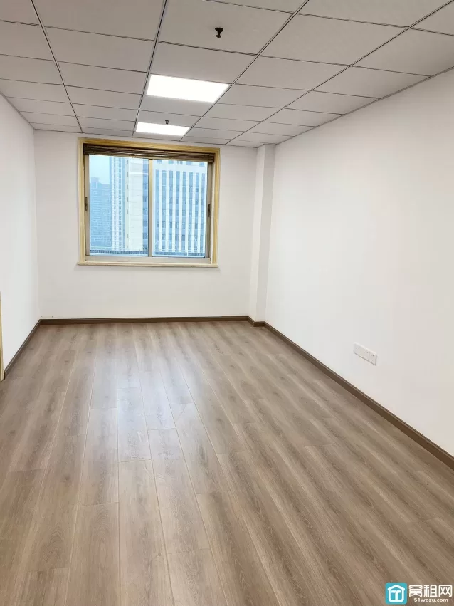 鄞州区宝泰花园对面写字楼百丈大厦建筑面积77.69平方米，租金1900元/月