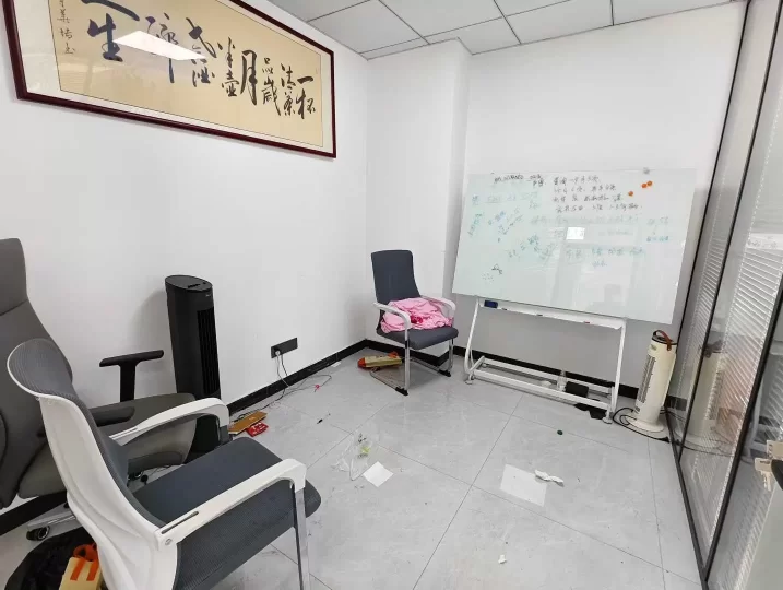 鄞州区汇华大厦朝南两隔间  107平精装修办公室出租