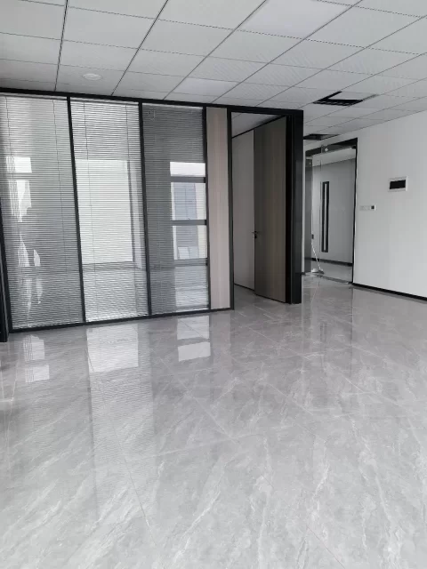 宁波高桥梁祝博日大厦140平   西北双面采光  3个隔间可配办公全套家具