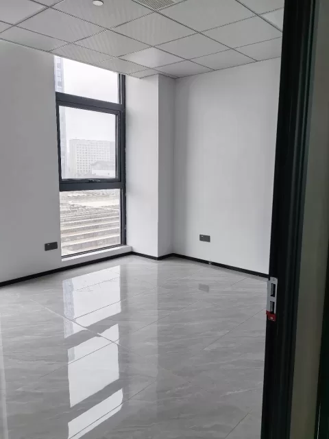 宁波高桥梁祝博日大厦140平   西北双面采光  3个隔间可配办公全套家具