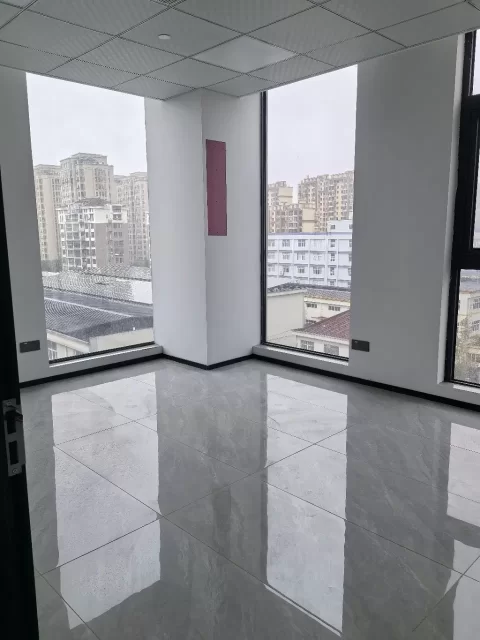 宁波高桥梁祝博日大厦140平   西北双面采光  3个隔间可配办公全套家具