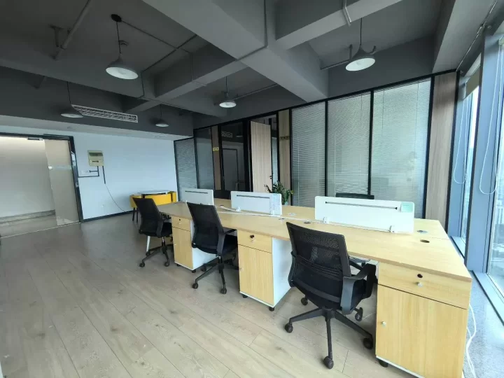 鄞州万达地铁站附近汇亚国际68%得房率写字楼95.89平月租5600元