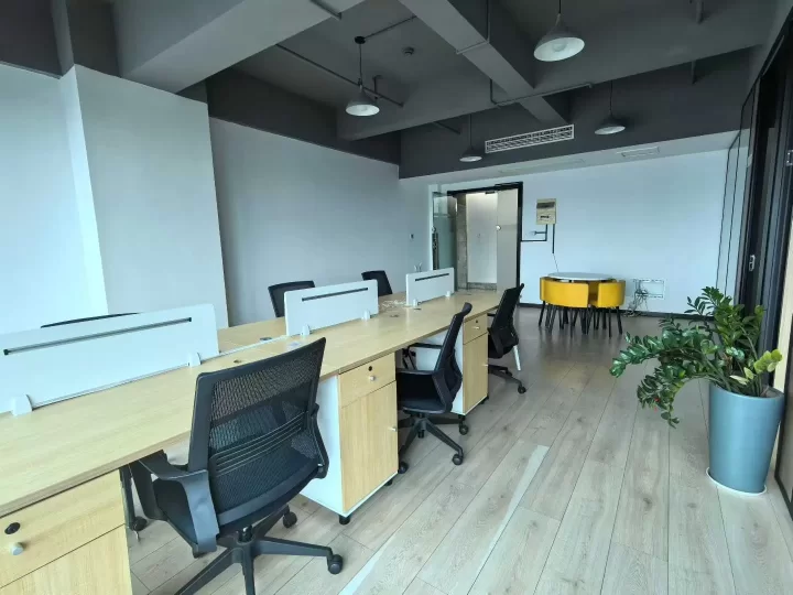 鄞州万达地铁站附近汇亚国际68%得房率写字楼95.89平月租5600元