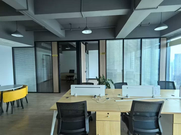 鄞州万达地铁站附近汇亚国际68%得房率写字楼95.89平月租5600元