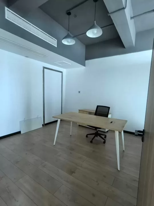 鄞州万达地铁站附近汇亚国际68%得房率写字楼95.89平月租5600元