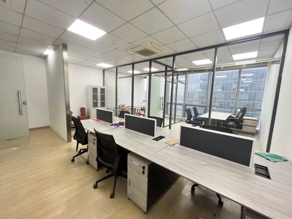 研发园办公室出租90平，看江～特价2999 研发园区 全套办公家具
