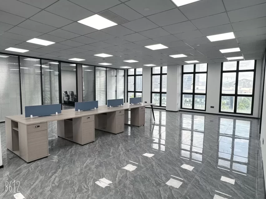 宁波江北中策世纪博园金山站地铁4号线A口 面积/朝向：450平 / 西南北办公室出租