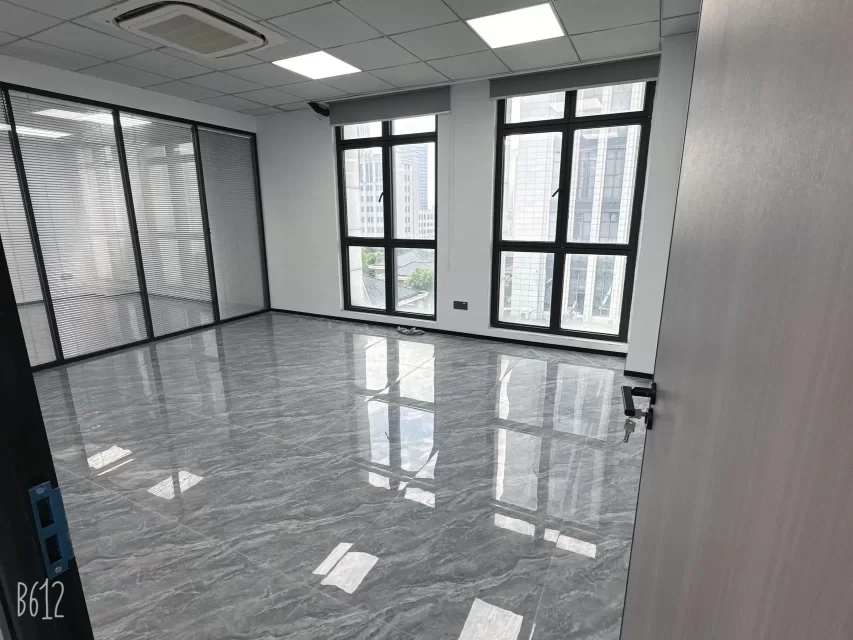 宁波江北中策世纪博园金山站地铁4号线A口 面积/朝向：450平 / 西南北办公室出租