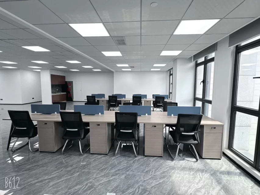 宁波江北中策世纪博园金山站地铁4号线A口 面积/朝向：450平 / 西南北办公室出租