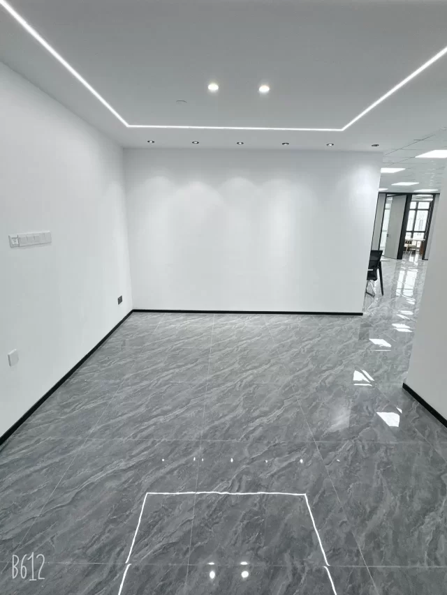 宁波江北中策世纪博园金山站地铁4号线A口 面积/朝向：450平 / 西南北办公室出租