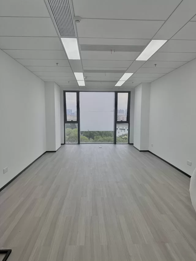 金东大厦63平米精装修办公室出租，环境好共享会议室