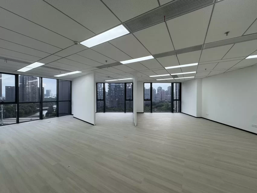 宁波首南街道写字楼金东大厦好楼层办公室面积165平 朝西南出租