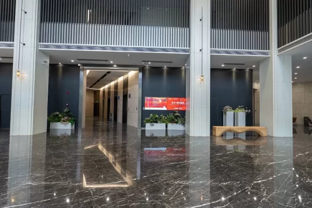 宁波首南街道写字楼金东大厦好楼层办公室面积165平 朝西南出租