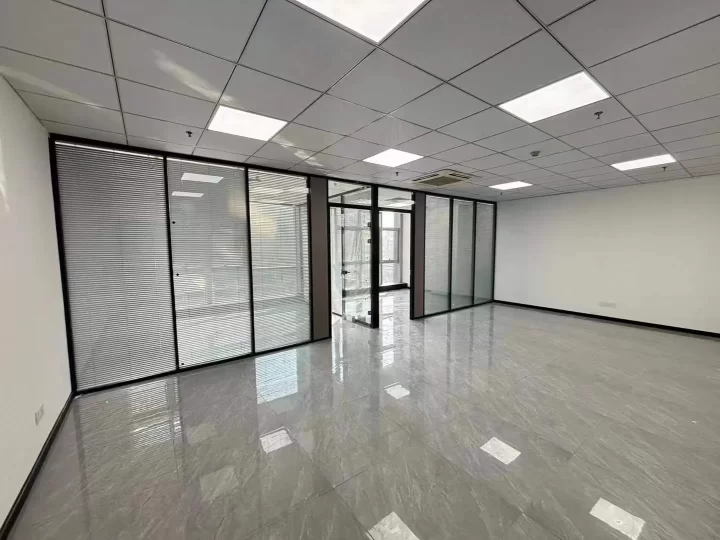 南部商务区3期附近写字楼鸿安大厦全新装修80平，2隔间，落地窗