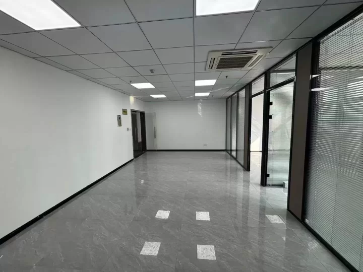 南部商务区3期附近写字楼鸿安大厦全新装修80平，2隔间，落地窗
