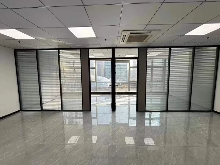 南部商务区3期附近写字楼鸿安大厦全新装修80平，2隔间，落地窗