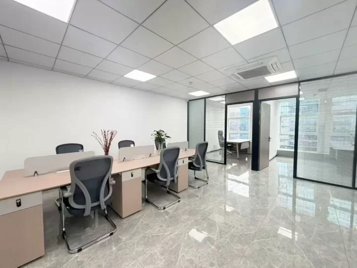 南部商务区地铁口泰康大厦办公室出租建筑面积 118平  带全新家具  带两隔间