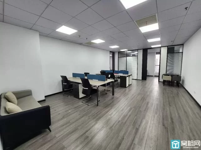 宁波鄞州恒凯中心对面写字楼158平方精装修2个隔间，配家具，7000元/月