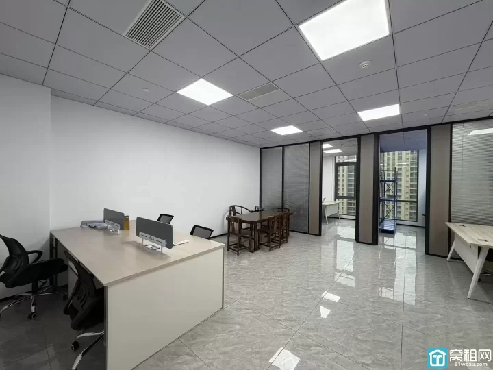 江北金麟府写字楼出租120平精装办公室，双玻璃2个隔间，带家具朝南