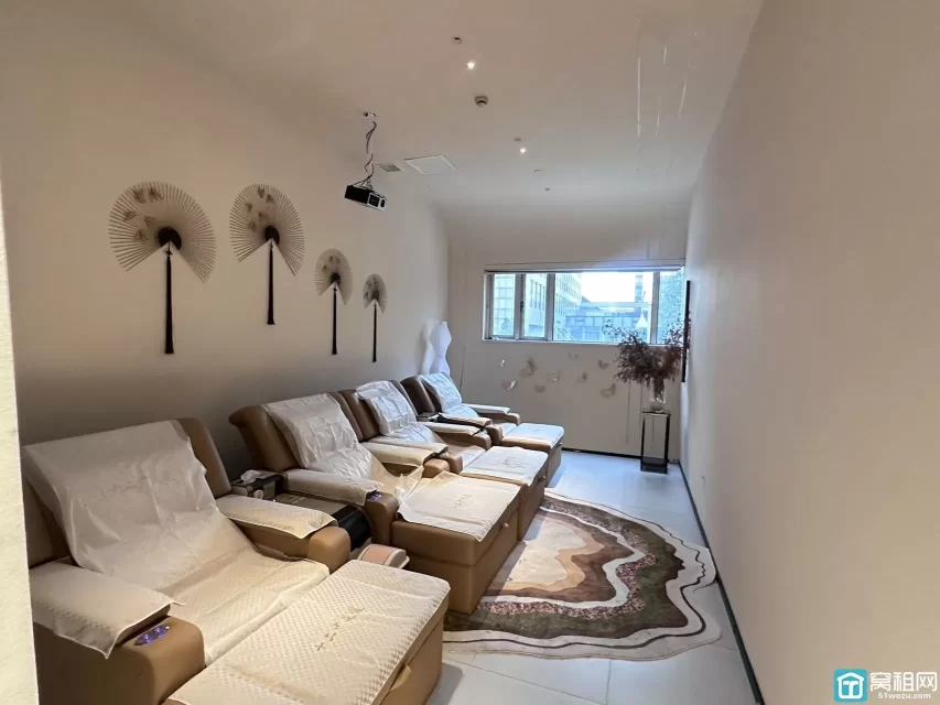 南部商务区1020平，足浴会所 21个房间带独立卫生间，58万/年含物业费