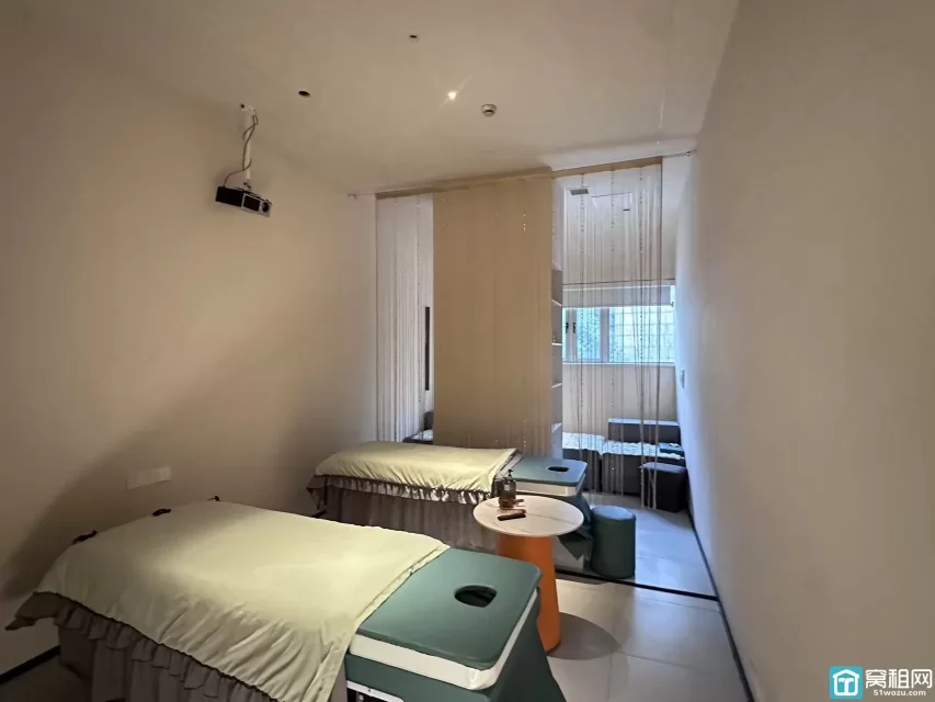 南部商务区1020平，足浴会所 21个房间带独立卫生间，58万/年含物业费