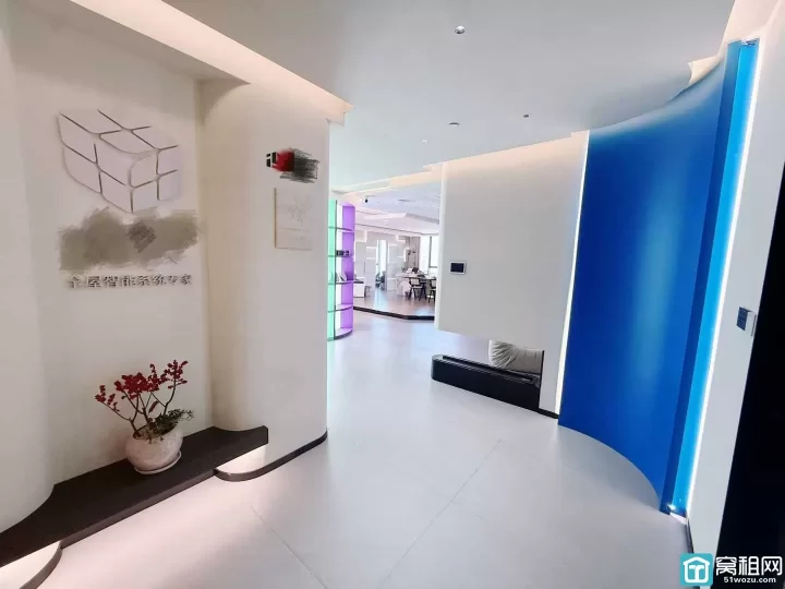 鄞州迪卡侬隔壁和荣大厦315平米写字楼出租单价1.7，楼层高、视野开阔，原为全屋智能