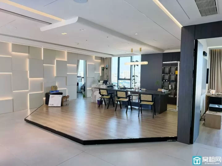 鄞州迪卡侬隔壁和荣大厦315平米写字楼出租单价1.7，楼层高、视野开阔，原为全屋智能