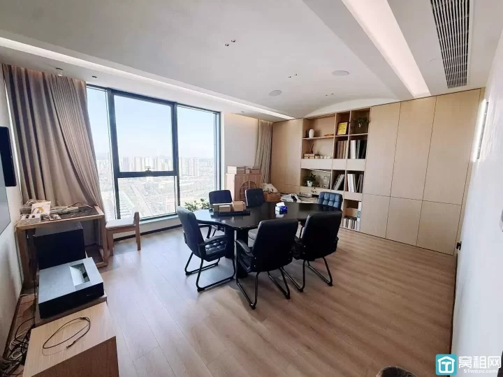 鄞州迪卡侬隔壁和荣大厦315平米写字楼出租单价1.7，楼层高、视野开阔，原为全屋智能