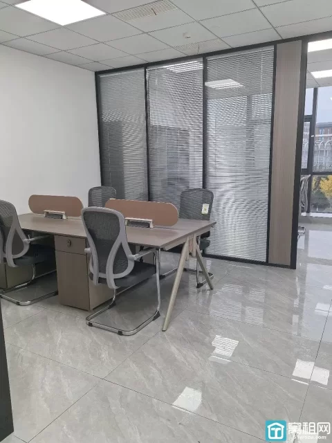 宁波高桥写字楼博日大厦出租70平 朝南  一个隔间 配家具