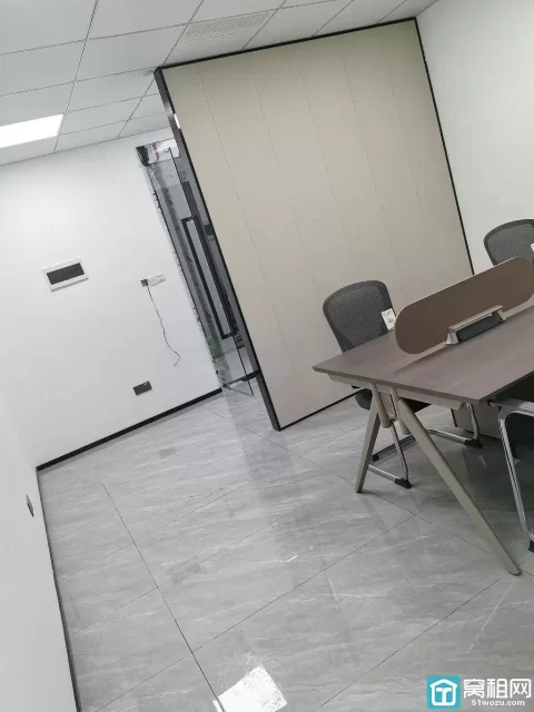 宁波高桥写字楼博日大厦出租70平 朝南  一个隔间 配家具