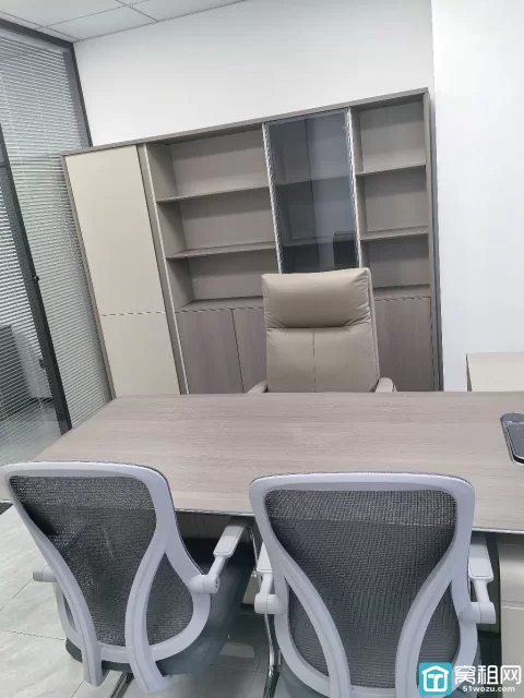 宁波高桥写字楼博日大厦出租70平 朝南  一个隔间 配家具