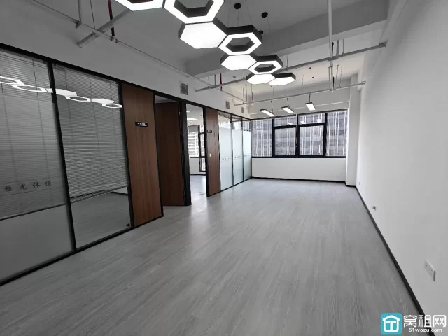 宁波镇海优质写字楼萌恒大厦166平精装带隔断带形象墙7826元/月