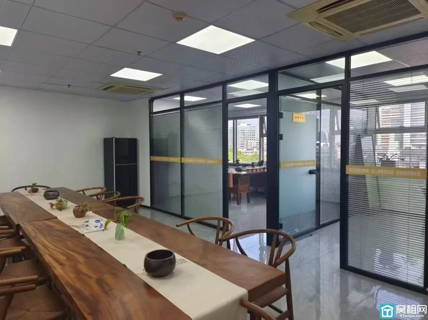 宁波1号线和2号线鼓楼地铁口恒隆中心110平5300元一个月