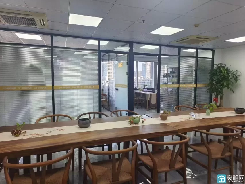 宁波1号线和2号线鼓楼地铁口恒隆中心110平5300元一个月